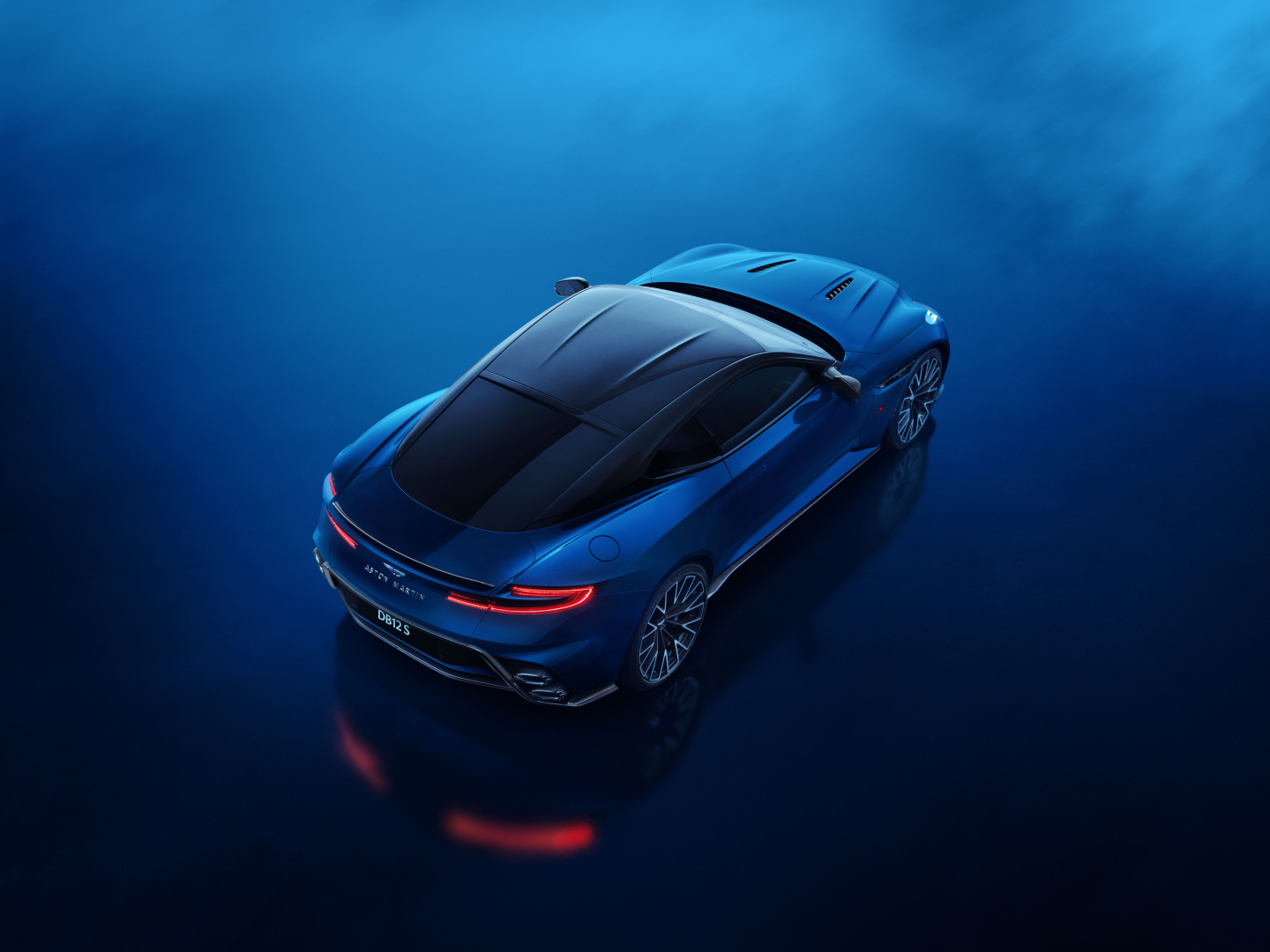 SMALL_Aston Martin DB12 S_03